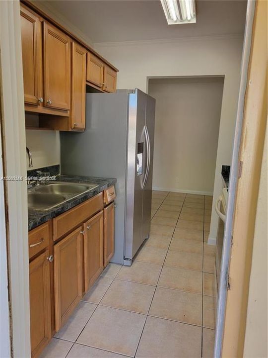 For Sale: $165,000 (2 beds, 2 baths, 945 Square Feet)