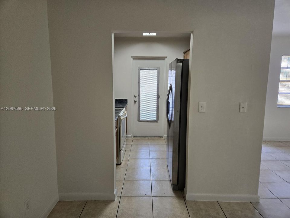 For Sale: $165,000 (2 beds, 2 baths, 945 Square Feet)