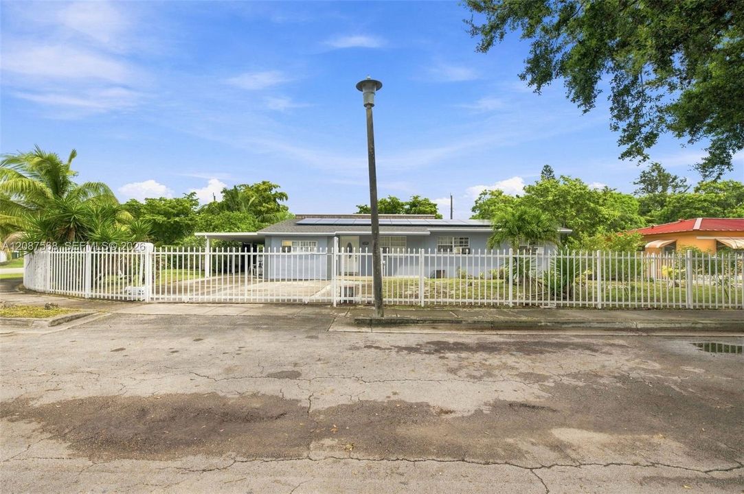 На продажу: $625,000 (4 спален, 2 ванн, 2174 Квадратных фут)