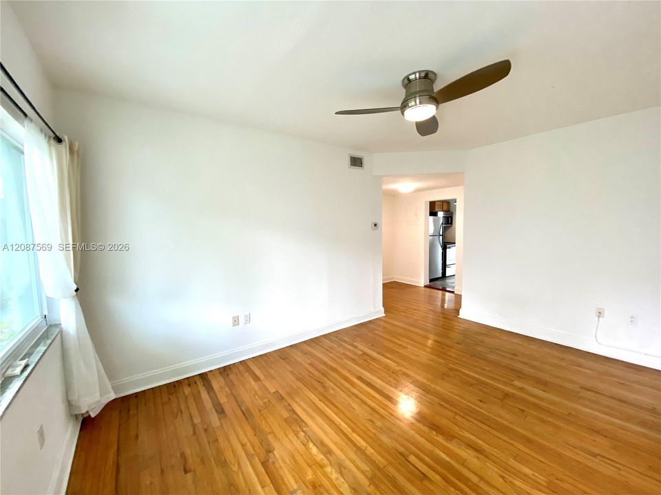 For Rent: $2,000 (1 beds, 1 baths, 549 Square Feet)