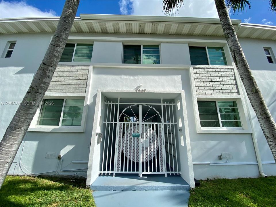 For Rent: $2,000 (1 beds, 1 baths, 549 Square Feet)