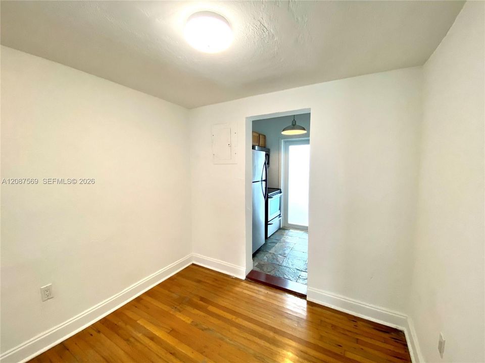 For Rent: $2,000 (1 beds, 1 baths, 549 Square Feet)