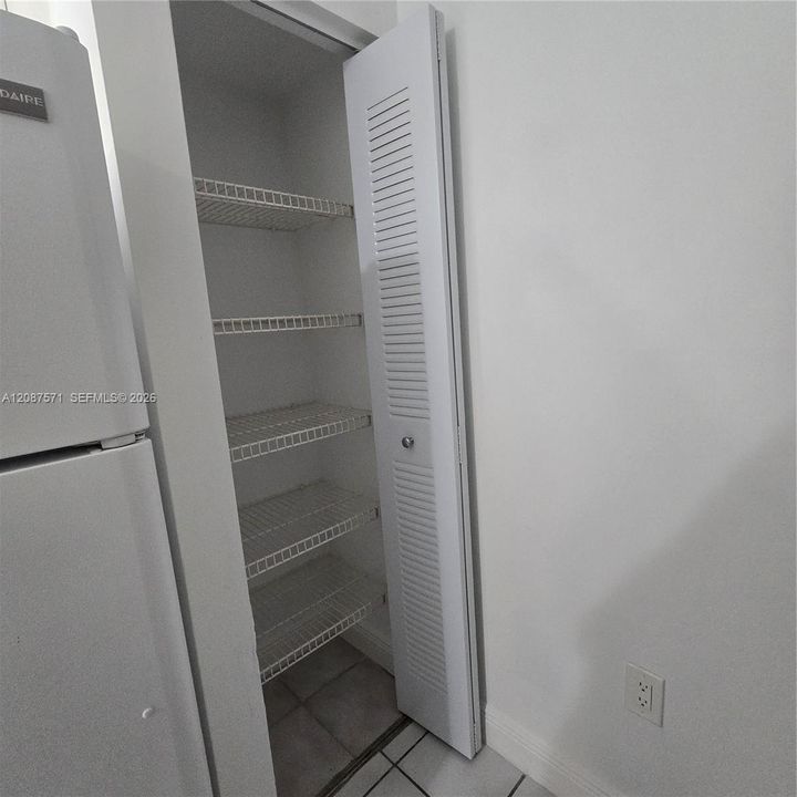 На продажу: $220,000 (1 спален, 1 ванн, 813 Квадратных фут)