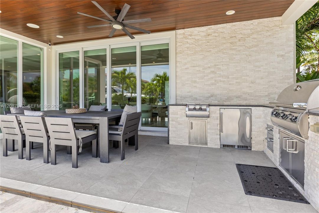 For Rent: $37,500 (5 beds, 3 baths, 4452 Square Feet)