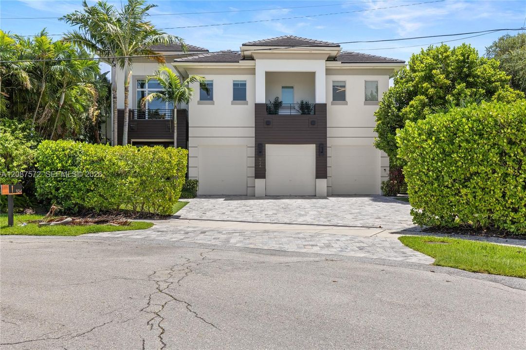 For Rent: $37,500 (5 beds, 3 baths, 4452 Square Feet)
