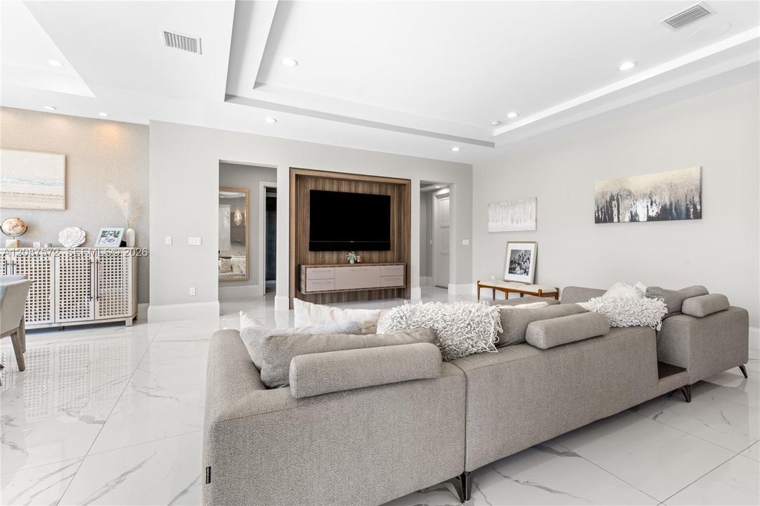 For Rent: $37,500 (5 beds, 3 baths, 4452 Square Feet)