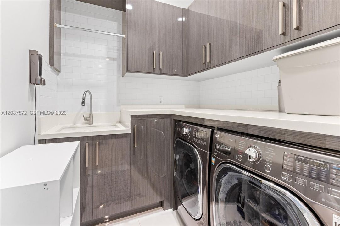 For Rent: $37,500 (5 beds, 3 baths, 4452 Square Feet)