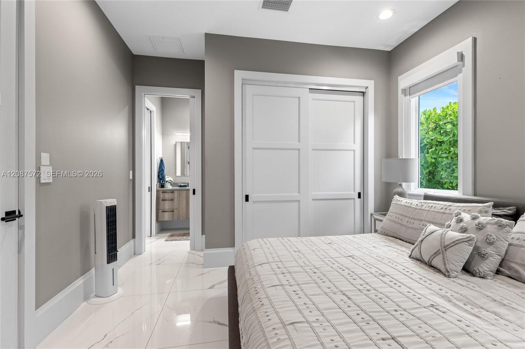For Rent: $37,500 (5 beds, 3 baths, 4452 Square Feet)