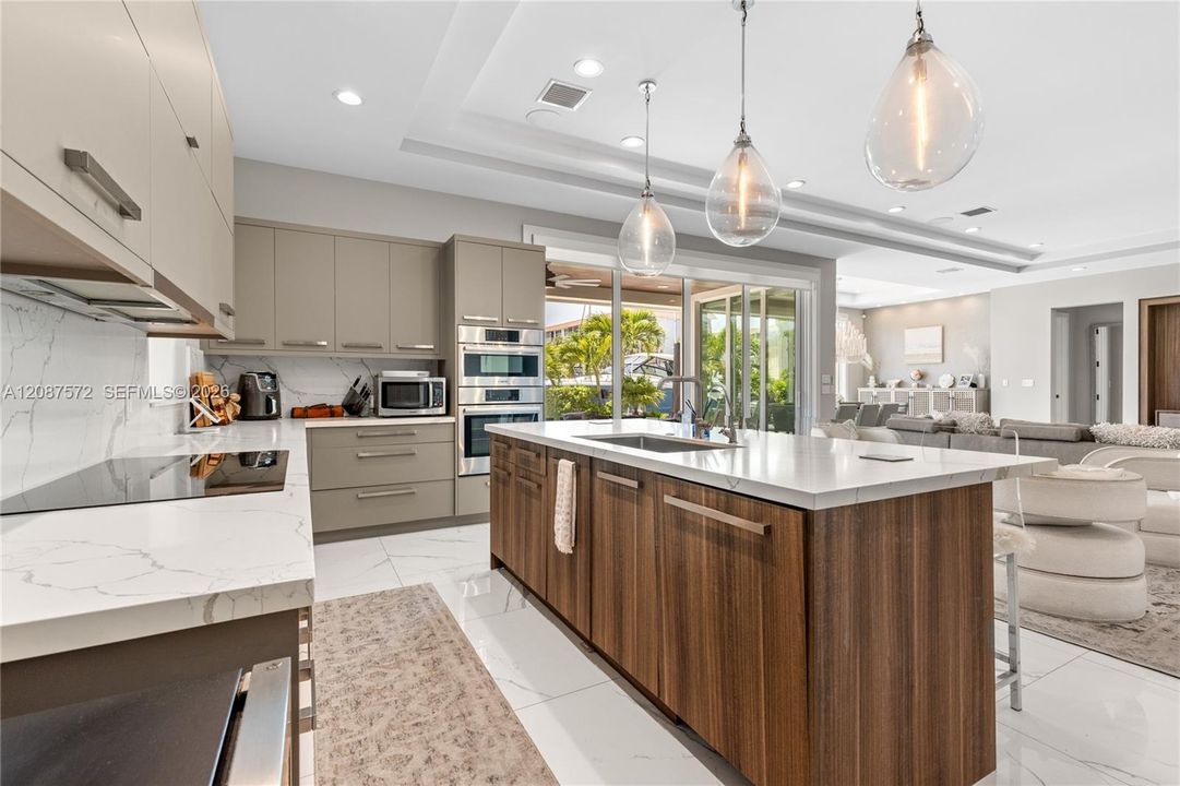For Rent: $37,500 (5 beds, 3 baths, 4452 Square Feet)