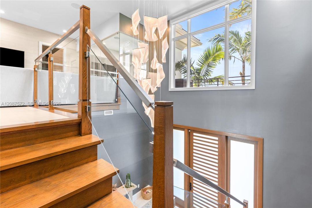 For Rent: $37,500 (5 beds, 3 baths, 4452 Square Feet)