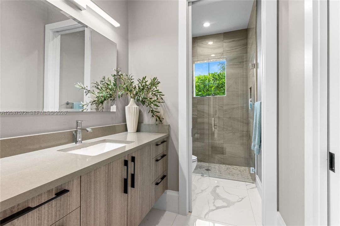 For Rent: $37,500 (5 beds, 3 baths, 4452 Square Feet)
