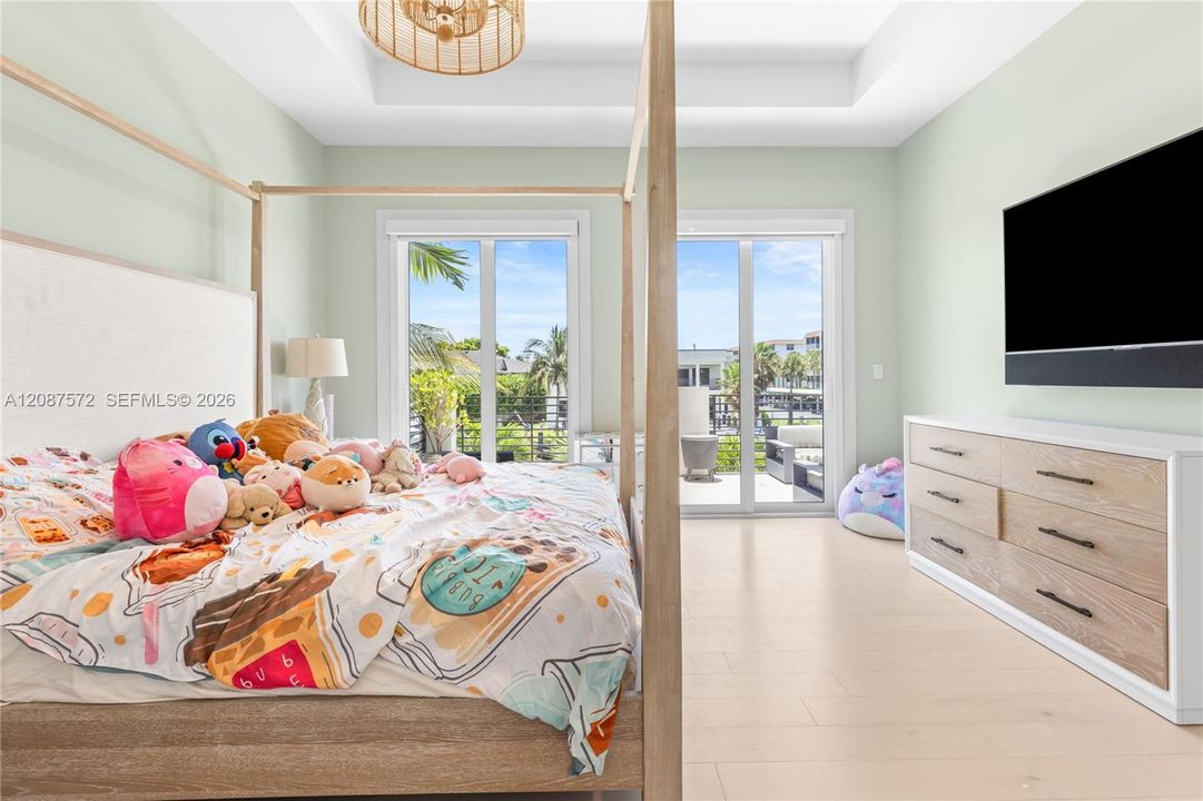For Rent: $37,500 (5 beds, 3 baths, 4452 Square Feet)