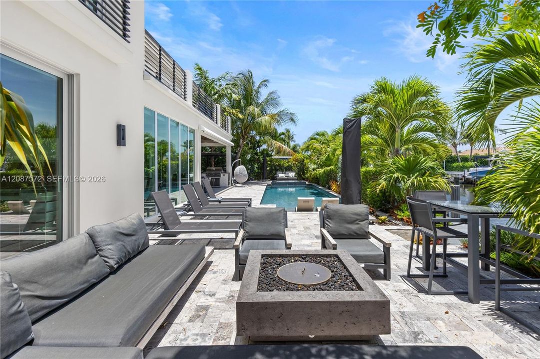 For Rent: $37,500 (5 beds, 3 baths, 4452 Square Feet)