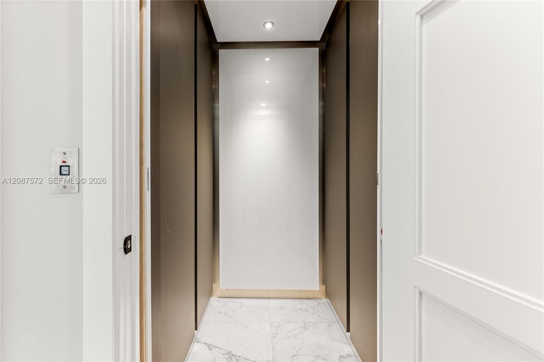 For Rent: $37,500 (5 beds, 3 baths, 4452 Square Feet)