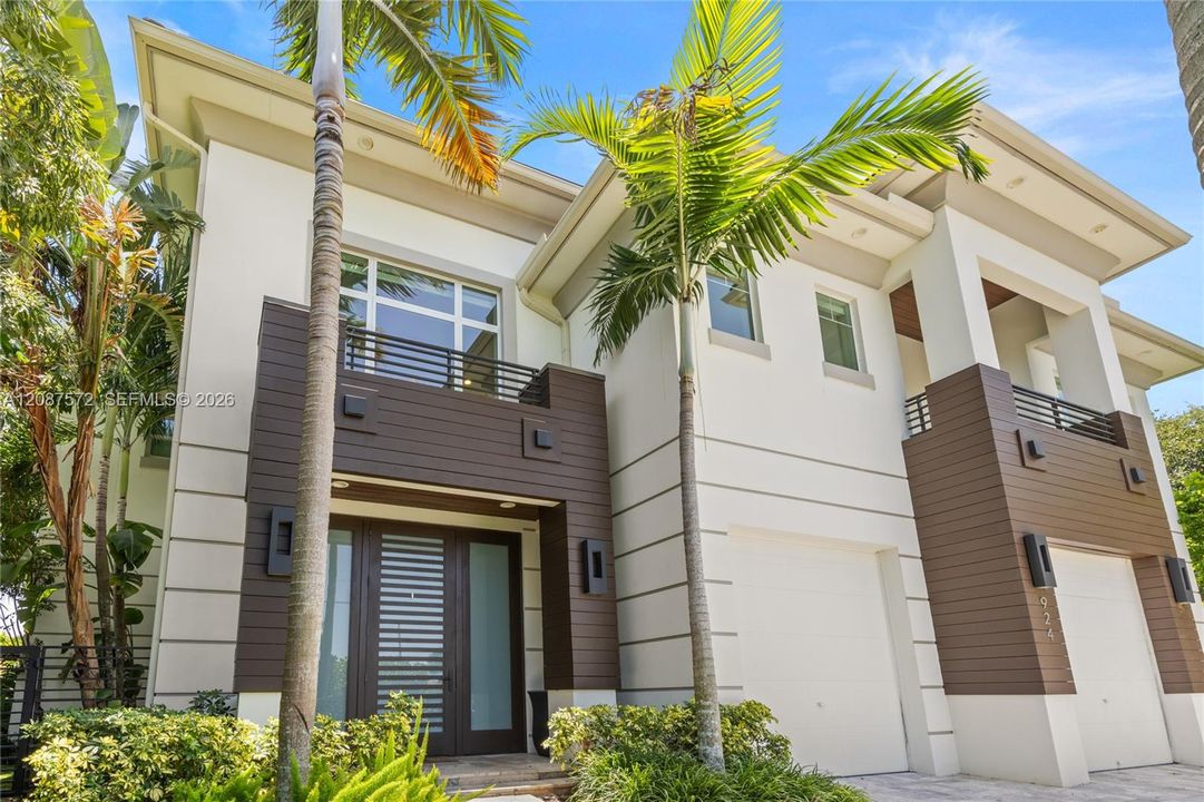 For Rent: $37,500 (5 beds, 3 baths, 4452 Square Feet)
