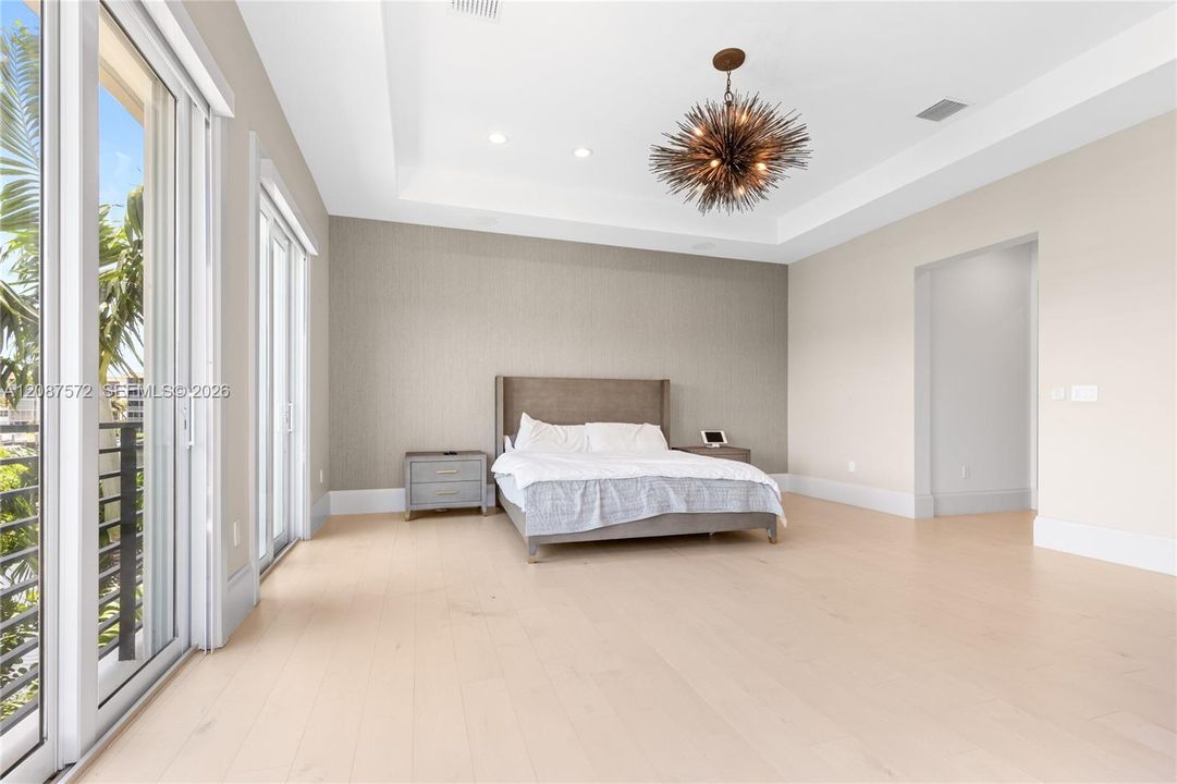 For Rent: $37,500 (5 beds, 3 baths, 4452 Square Feet)