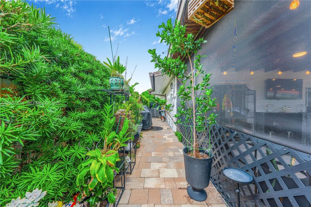 En Venta: $860,000 (3 camas, 2 baños, 2022 Pies cuadrados)