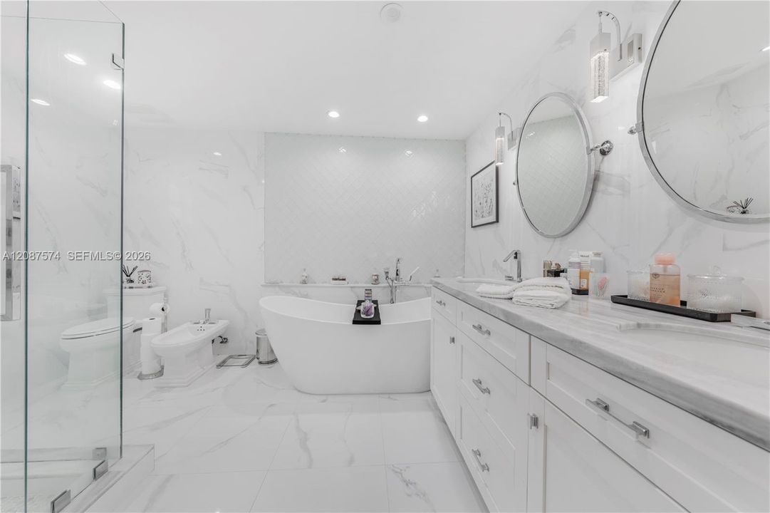 En Venta: $860,000 (3 camas, 2 baños, 2022 Pies cuadrados)