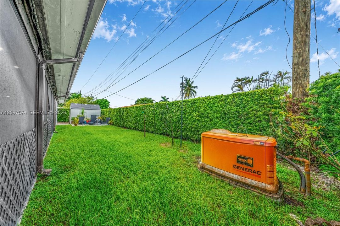 En Venta: $860,000 (3 camas, 2 baños, 2022 Pies cuadrados)