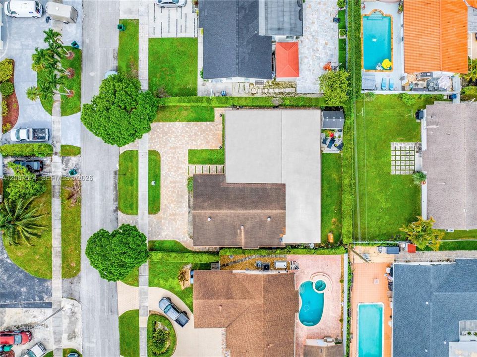 En Venta: $860,000 (3 camas, 2 baños, 2022 Pies cuadrados)