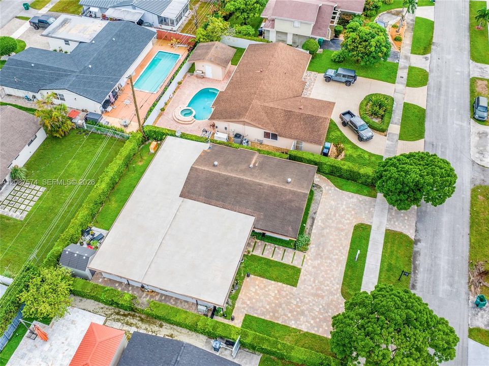 En Venta: $860,000 (3 camas, 2 baños, 2022 Pies cuadrados)