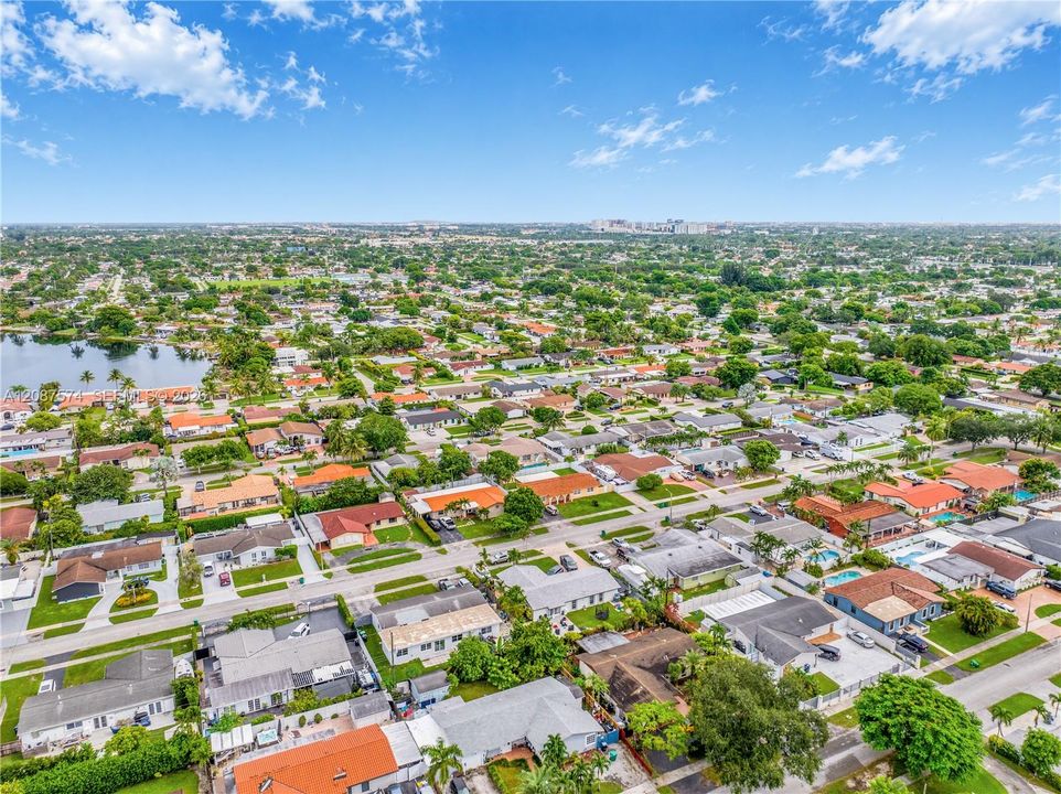 En Venta: $860,000 (3 camas, 2 baños, 2022 Pies cuadrados)
