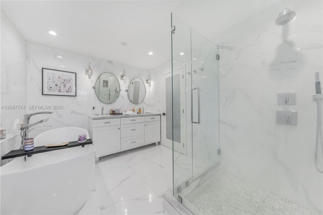 En Venta: $860,000 (3 camas, 2 baños, 2022 Pies cuadrados)
