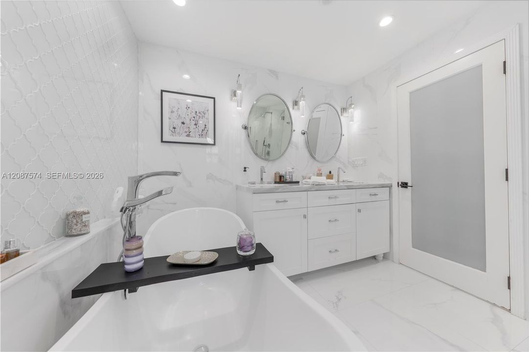 En Venta: $860,000 (3 camas, 2 baños, 2022 Pies cuadrados)