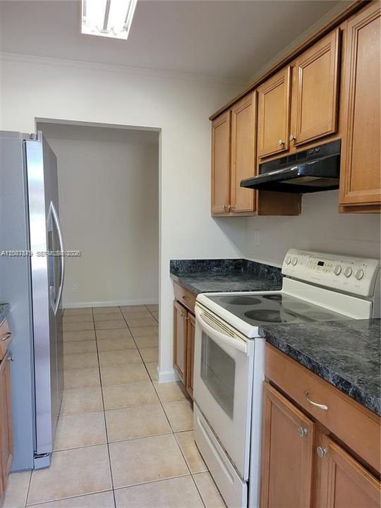 For Rent: $2,000 (2 beds, 2 baths, 945 Square Feet)