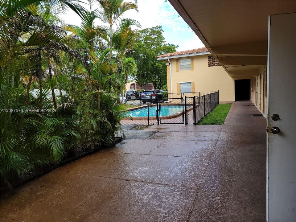 For Rent: $2,000 (2 beds, 2 baths, 945 Square Feet)