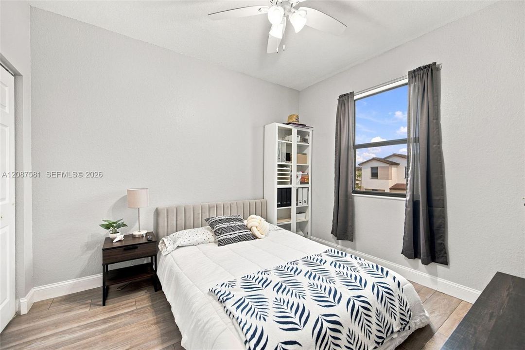 For Sale: $565,000 (4 beds, 2 baths, 1587 Square Feet)