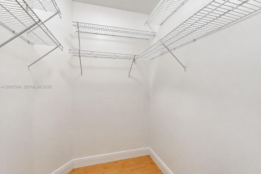 For Rent: $2,700 (1 beds, 1 baths, 775 Square Feet)