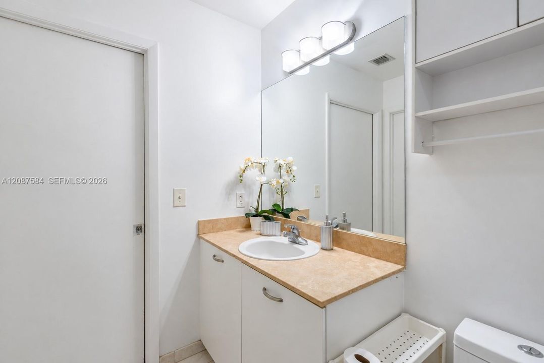 For Rent: $2,700 (1 beds, 1 baths, 775 Square Feet)