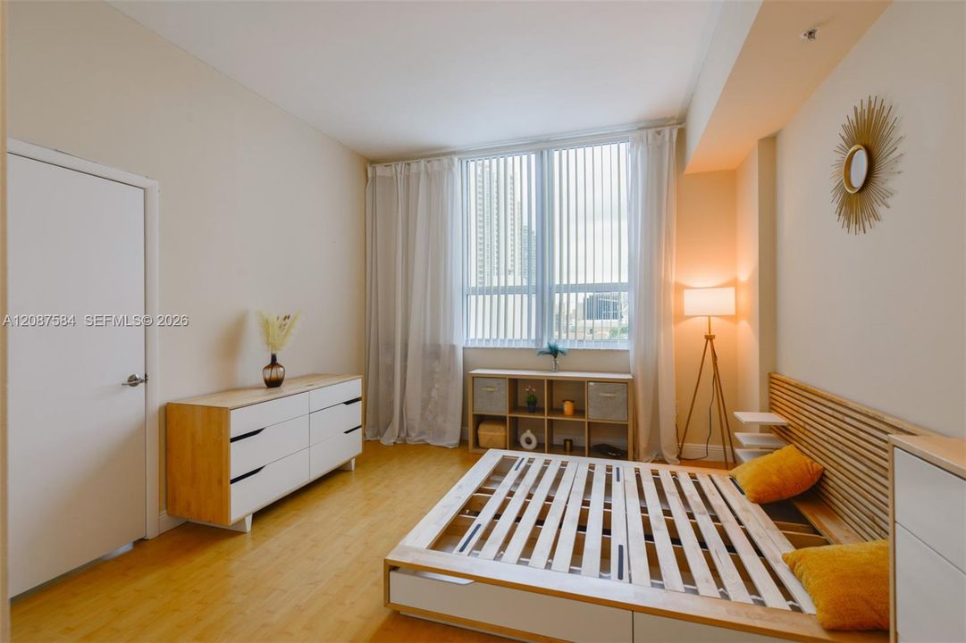 For Rent: $2,700 (1 beds, 1 baths, 775 Square Feet)