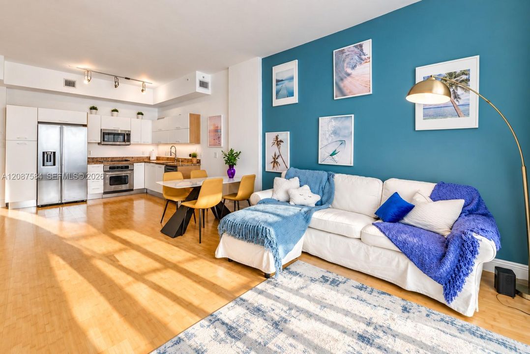 For Rent: $2,700 (1 beds, 1 baths, 775 Square Feet)