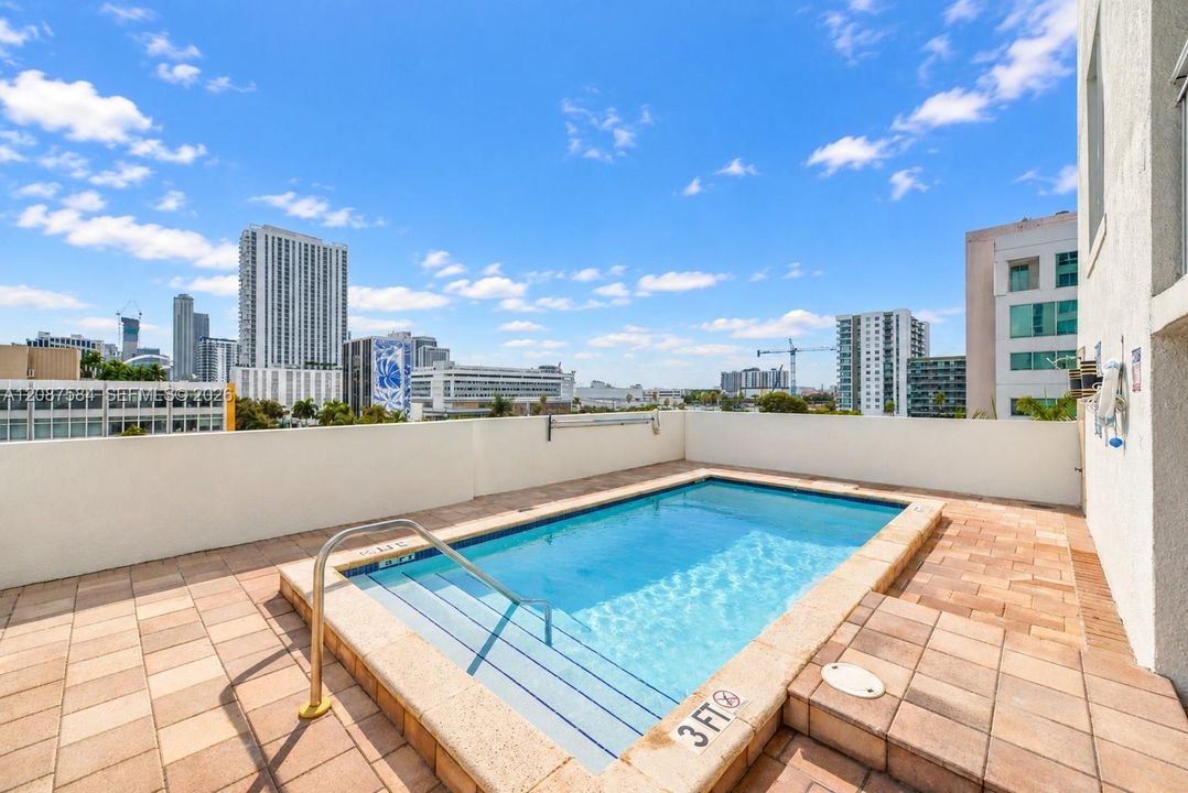 For Rent: $2,700 (1 beds, 1 baths, 775 Square Feet)