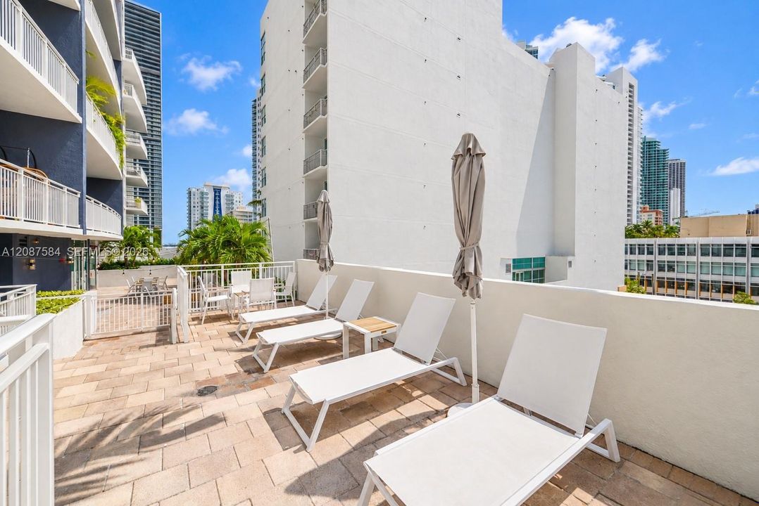 For Rent: $2,700 (1 beds, 1 baths, 775 Square Feet)