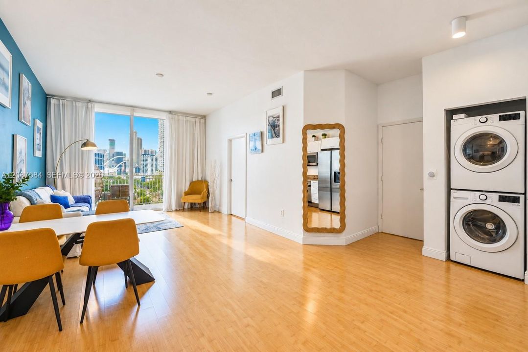 For Rent: $2,700 (1 beds, 1 baths, 775 Square Feet)