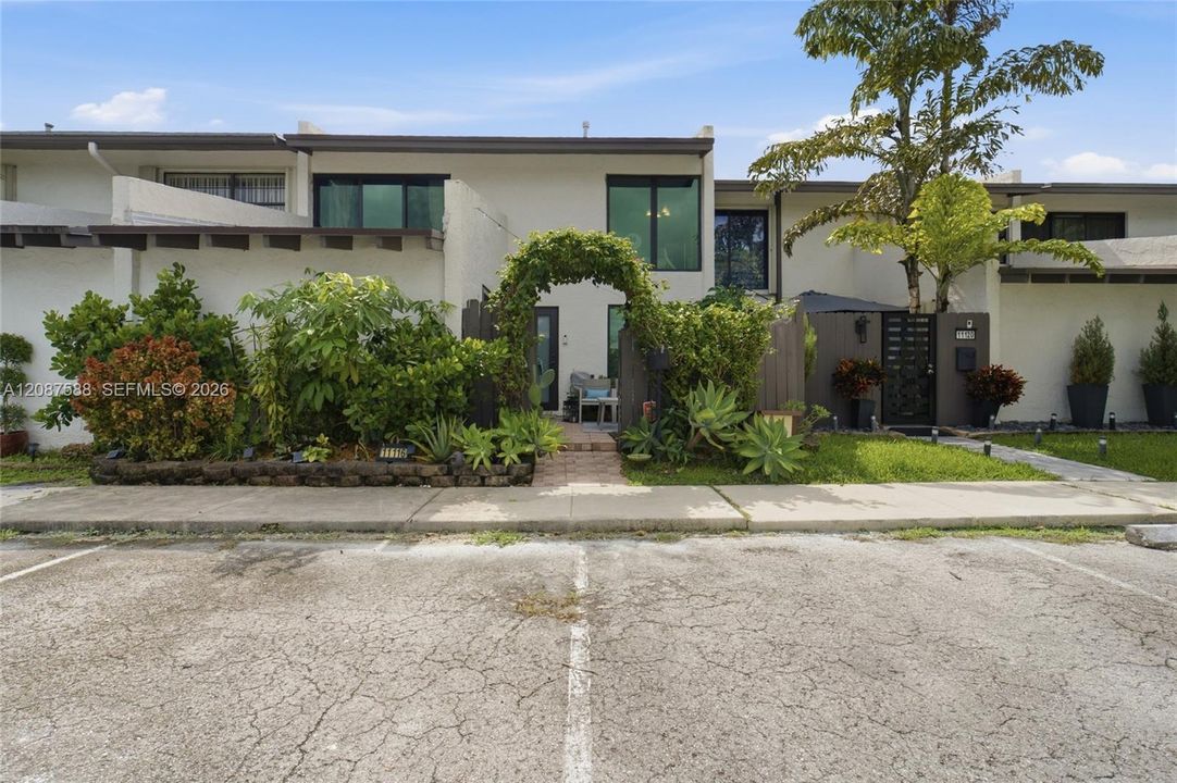 For Sale: $495,000 (3 beds, 2 baths, 1378 Square Feet)