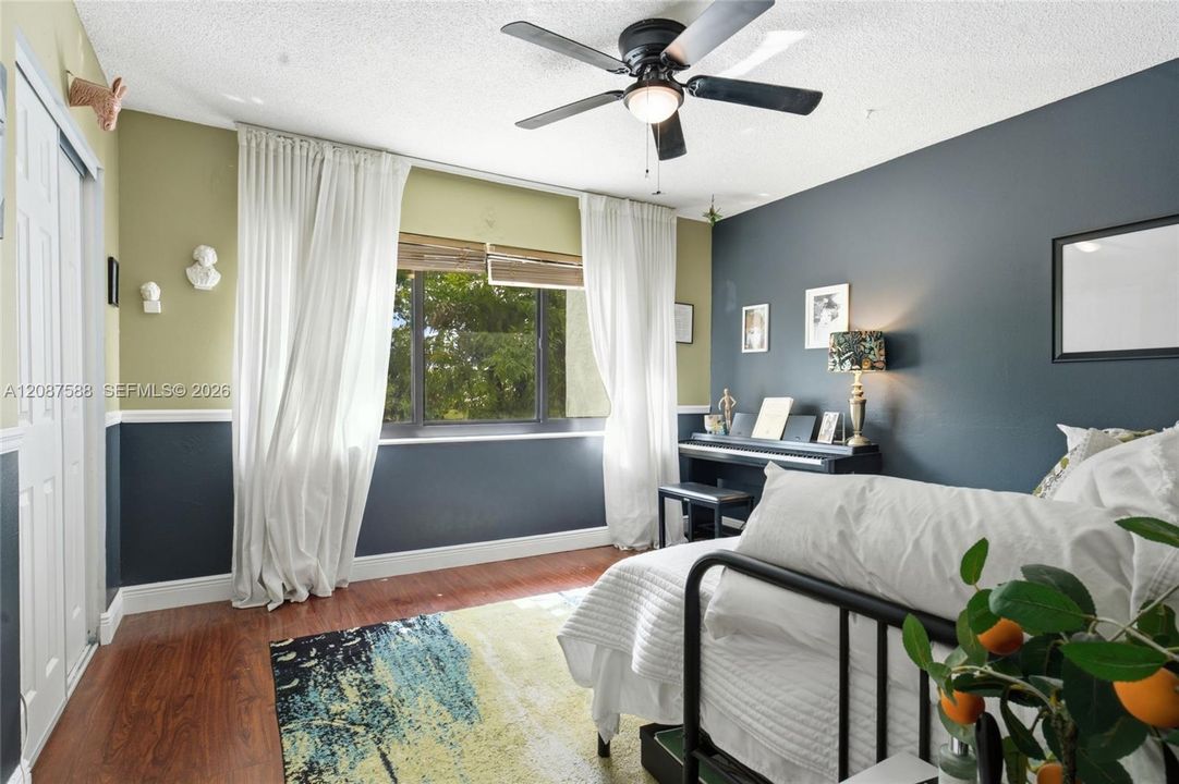 For Sale: $495,000 (3 beds, 2 baths, 1378 Square Feet)