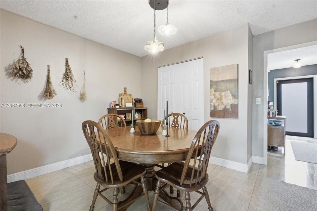 For Sale: $495,000 (3 beds, 2 baths, 1378 Square Feet)