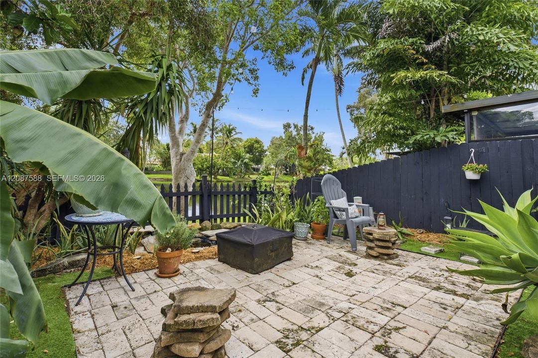 For Sale: $495,000 (3 beds, 2 baths, 1378 Square Feet)