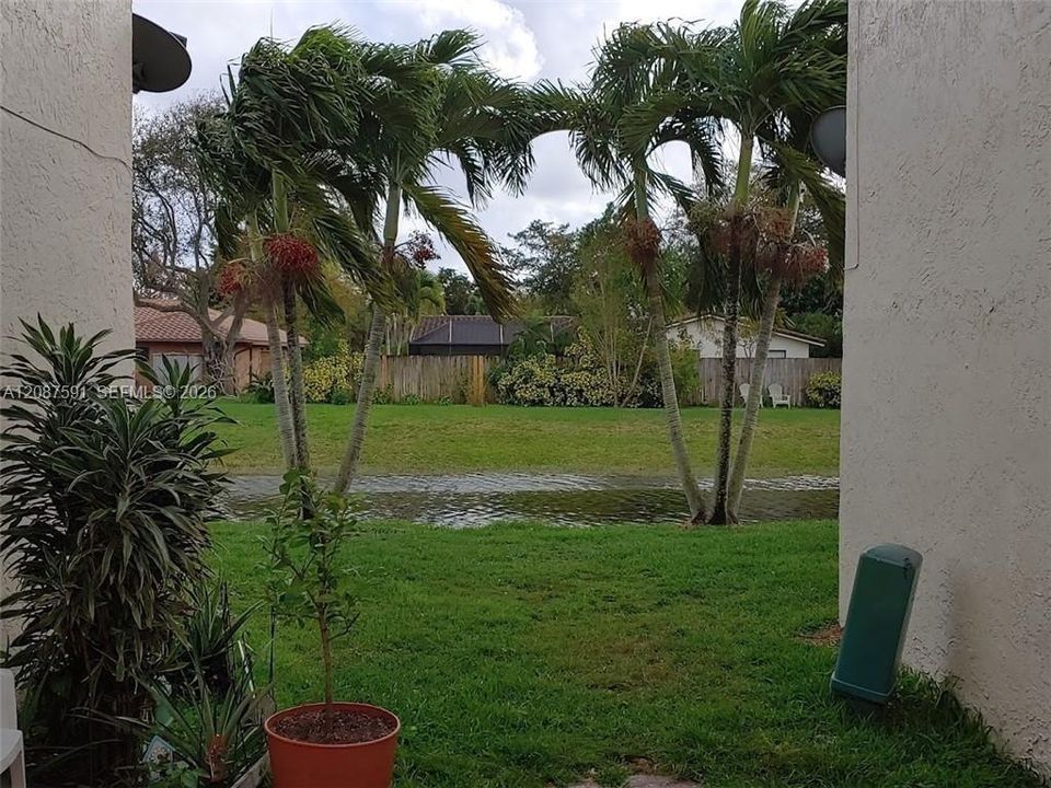 For Sale: $200,000 (2 beds, 2 baths, 800 Square Feet)