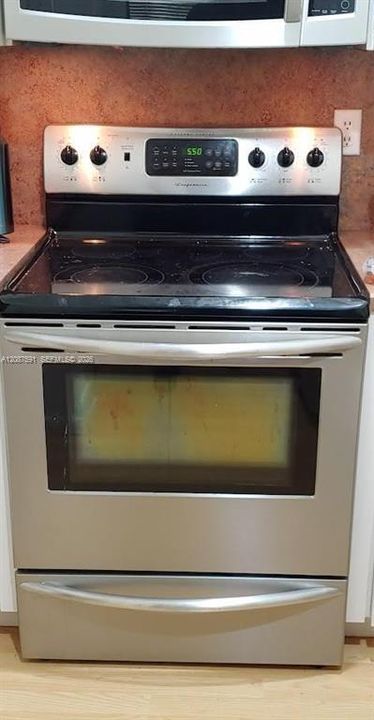 For Sale: $200,000 (2 beds, 2 baths, 800 Square Feet)