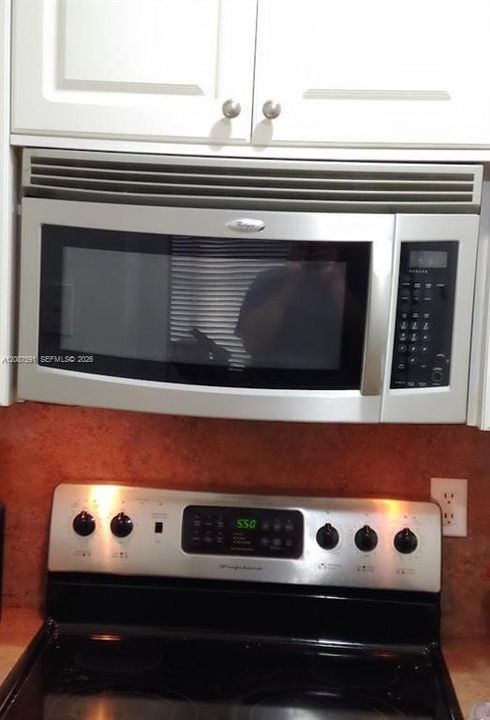 For Sale: $200,000 (2 beds, 2 baths, 800 Square Feet)