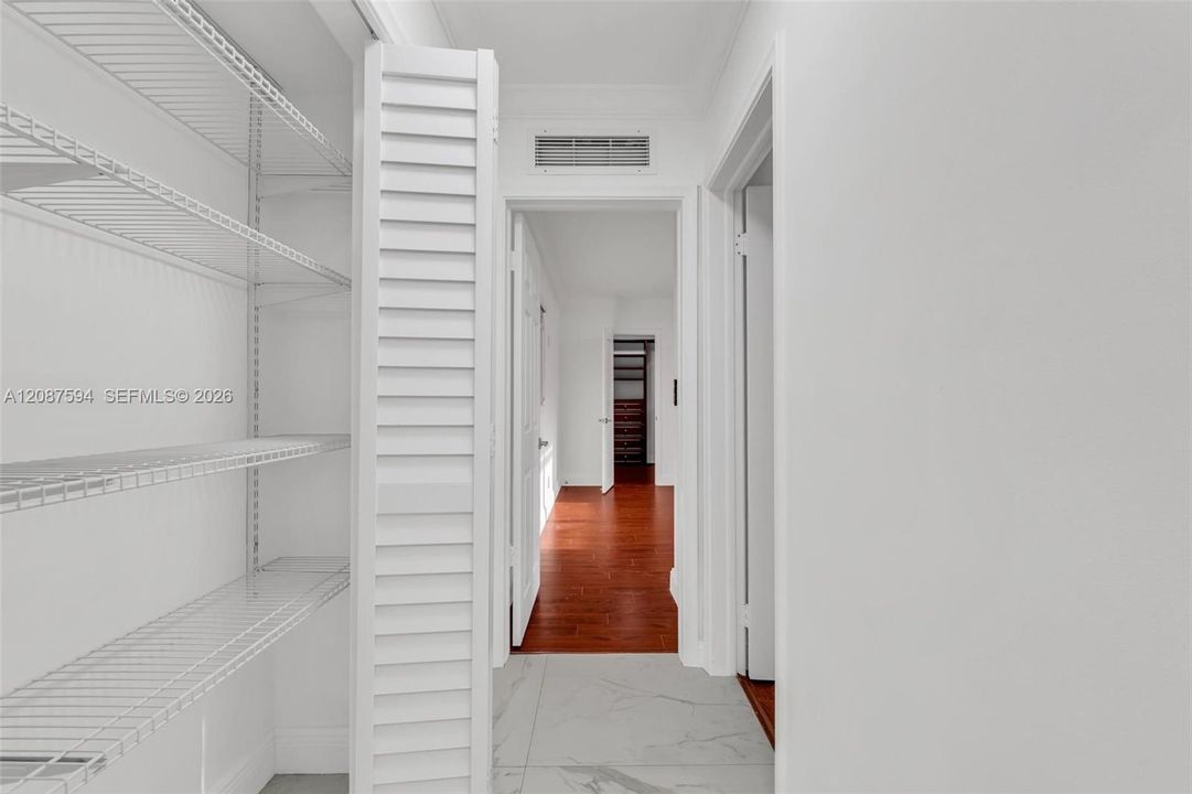 В аренду: $6,400 (4 спален, 2 ванн, 1864 Квадратных фут)