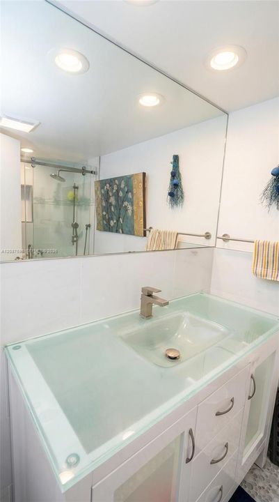 For Rent: $2,500 (2 beds, 2 baths, 1216 Square Feet)