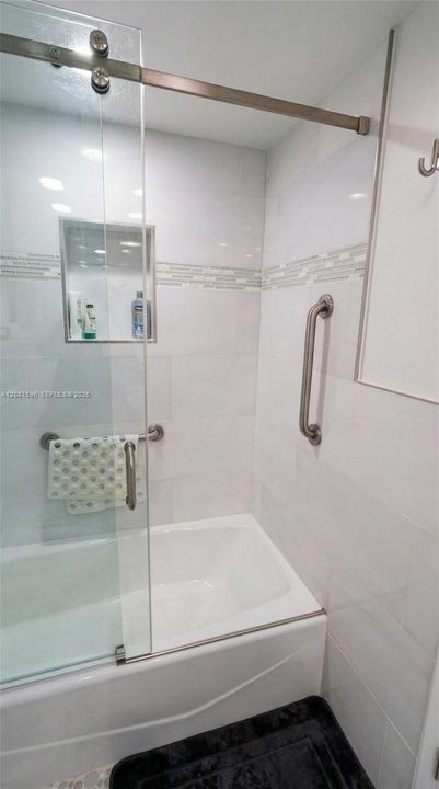 For Rent: $2,500 (2 beds, 2 baths, 1216 Square Feet)