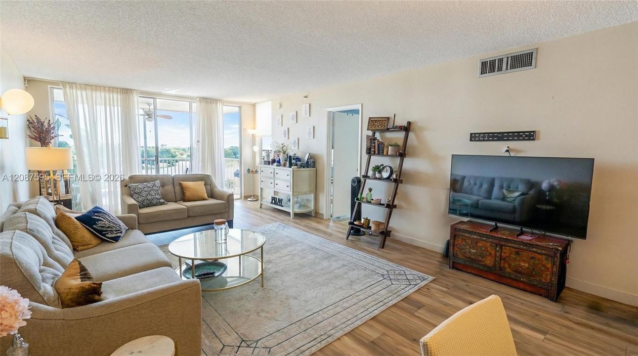 For Rent: $2,500 (2 beds, 2 baths, 1216 Square Feet)
