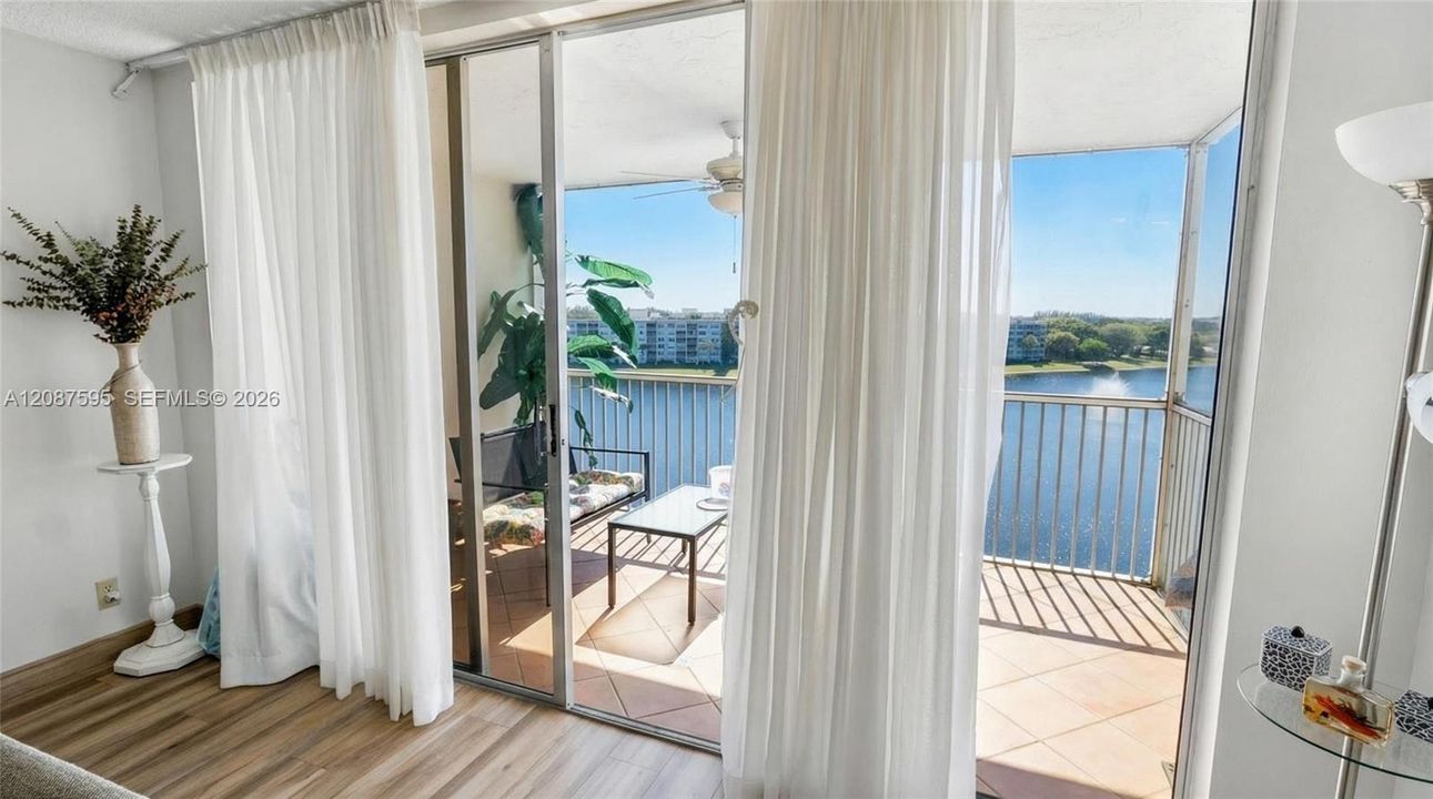 For Rent: $2,500 (2 beds, 2 baths, 1216 Square Feet)